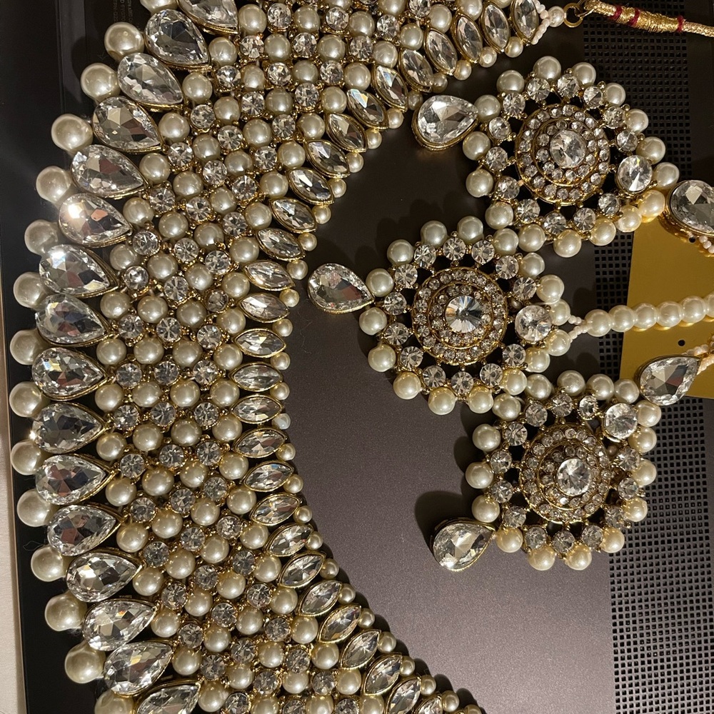 Pearl & Kundan Jewelry Set (Necklace, Earrings, and Forehead Jewelry)